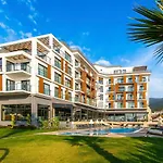 Maia Luxury & Hotel 4*