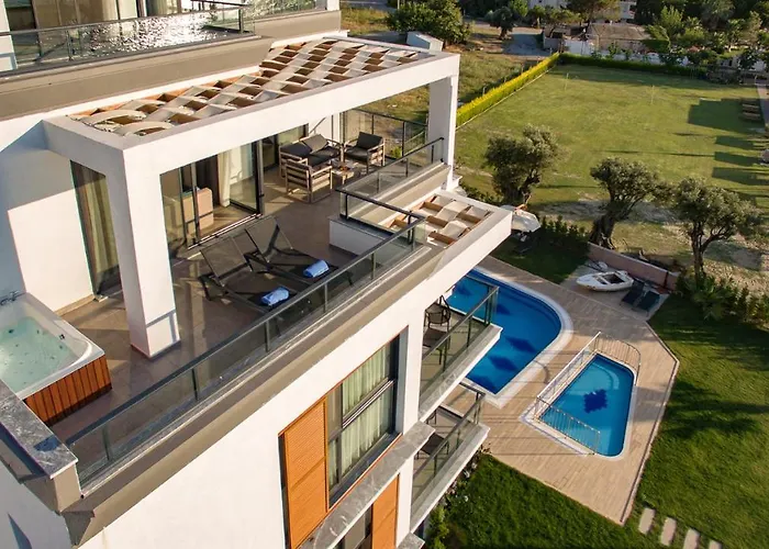Maia Luxury & فندق غوزيلْتْشاملِ
