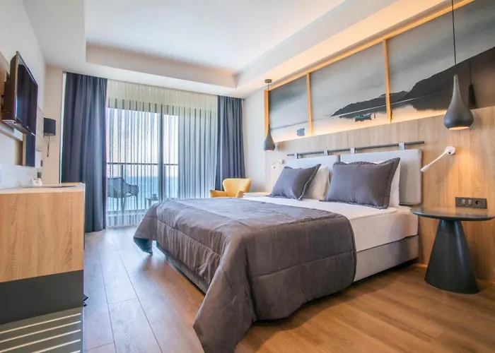 Maia Luxury & فندق 4*
