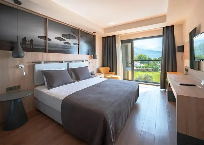 Maia Luxury & فندق 4*