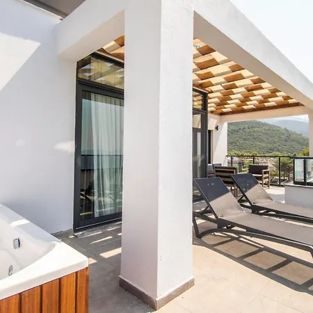 Отель Maia Luxury & 4*