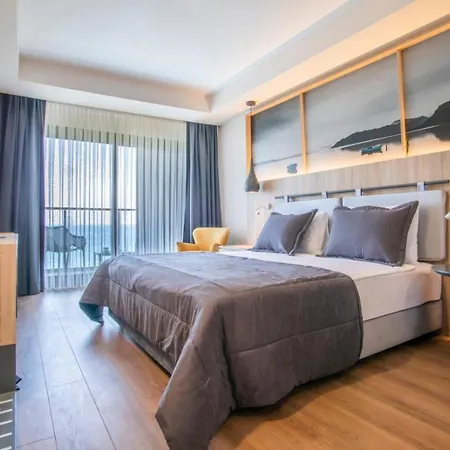 Maia Luxury & فندق 4*